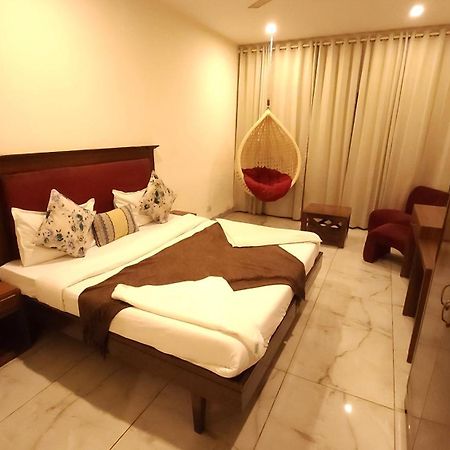 Hotel Vrs Inns Chandigarh Exterior photo