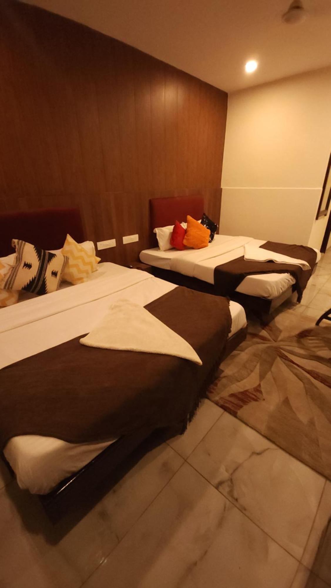 Hotel Vrs Inns Chandigarh Exterior photo